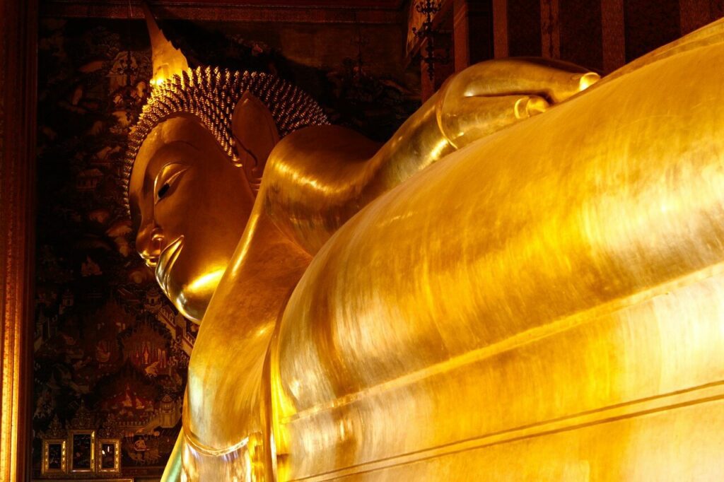 wat pho buddha disteso